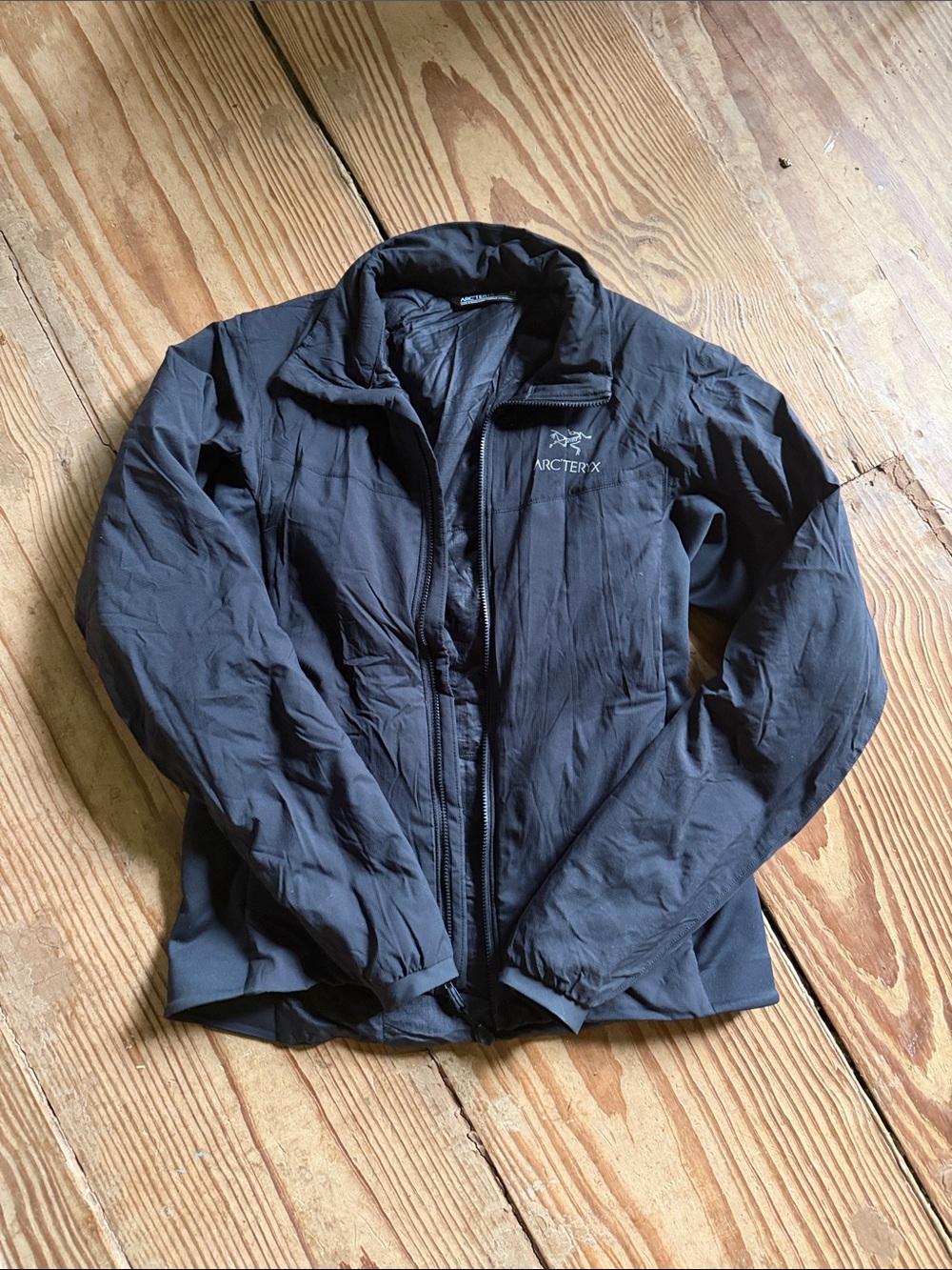 Arc'teryx Women's Black Atom LT jacket Small like new